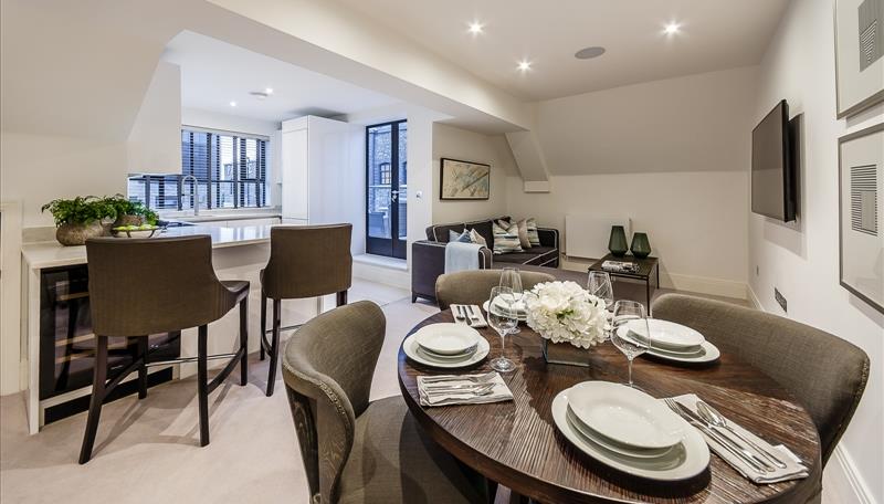2 bed property in Rainville Road, London